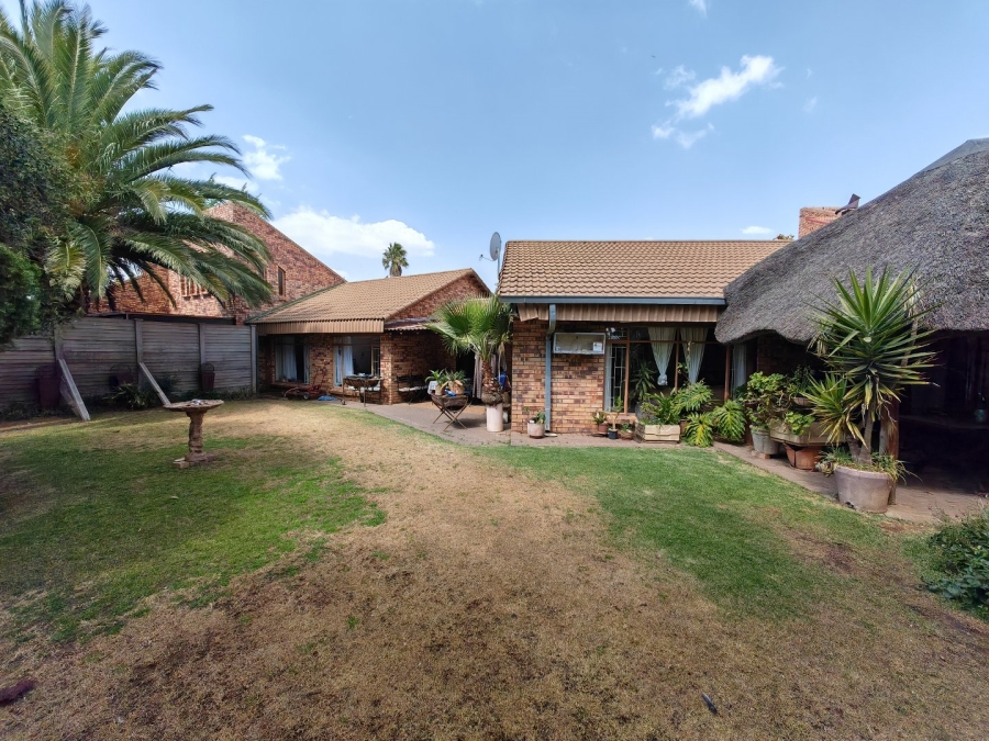 5 Bedroom Property for Sale in Pellissier Free State